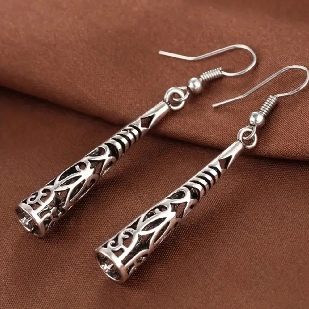NWOT - Open Design, Filigree Earrings